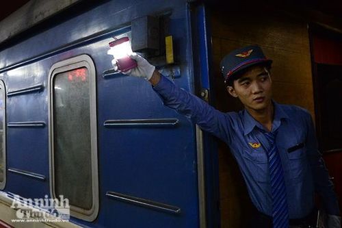 Đoàn tàu chuẩn bị chuyển bánh. Xin chúc hành khách thượng lộ bình anh, đón một cái Tết ấm áp, no đủ