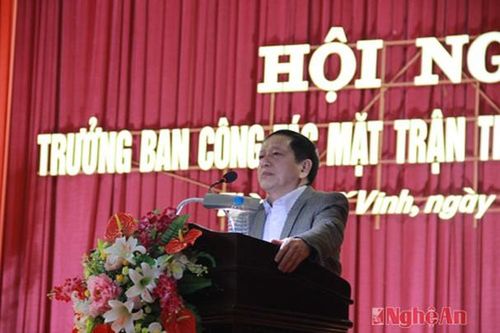 Đồng chí Nguyễn Đình Cát - Chủ tịch Ủy ban MTTQ TP Vinh phát biểu kết luận hội nghị.