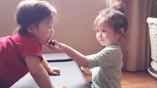 Hai chị em Mộc Trà và Túc Mạch luôn nhận được sự quan tâm của cộng đồng mạng vì tình cảm vô cùng thân thiết.