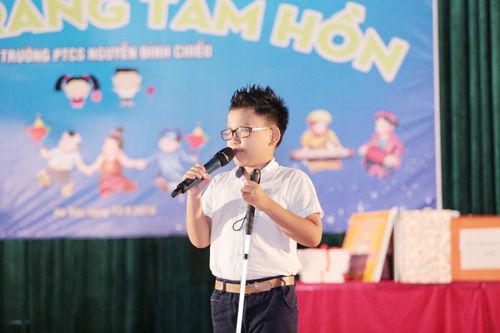 Bên cạnh đó, đêm hội cũng có sự góp mặt biểu diễn của nhiều thí sinh Nhí tài năng năm nay như Nguyễn Anh Tuấn, Trương Thị Giang, cặp đôi dance sport Phương Linh - Hoàng Việt, Như Minh - Hà My... cùng những tiết mục văn nghệ ấn tượng của các học sinh đang học tại trường Nguyễn Đình Chiểu.