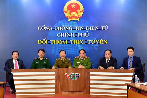 Các vị khách mời tham gia tọa đàm. Ảnh: VGP/Nhật Bắc