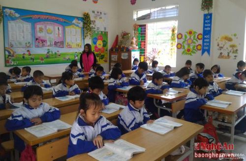 Giờ dạy học ở Trường Tiểu học Nam Kim. Ảnh: Thúy Tình