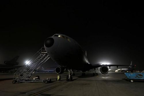 KC-10 Extender là mẫu máy bay vận tải tiếp nhiên liệu hiện đại của Không quân Mỹ, với sức chứa lên tới 160 tấn nhiên liệu và 77 tấn hàng hóa.