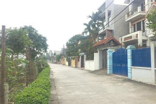 Đường làng ngõ xóm tại xã Liên Bạt được bê tông hóa khang trang, sạch đẹp.