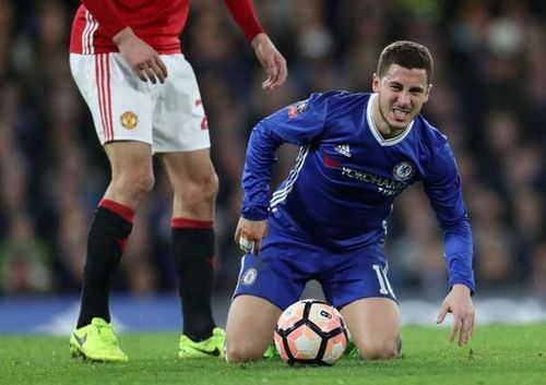 Sự sáng tạo của Chelsea đều dồn lên đôi vai tiền vệ Hazard. Ảnh: Internet