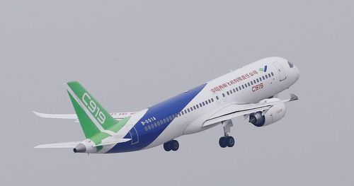  Trong khi đó, Trung Quốc đã phát triển loại máy bay C919 tầm trung của riêng mình, nhằm thách thức sự độc quyền của Airbus và Boeing 