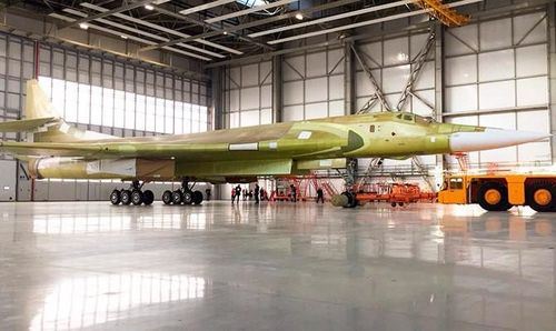 Tu-160M2 có thể được trang bị các thiết bị điện tử vô tuyến mới và động cơ NK-32-02 mới giúp máy bay hiệu quả hơn trong tác chiến cũng như tiết kiệm tối đa nhiên liệu. Tu-160M2 được trang bị tổ hợp tác chiến điện tử của tiêm kích thế hệ 5 PAK-FA, giúp bảo vệ máy bay trước các mối đe dọa từ tên lửa phòng không, tương tự một lớp lá chắn tên lửa.