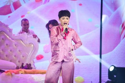 Miu Lê vừa hát vừa đọc rap bài hit của nhóm 365.