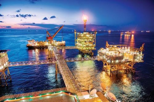 Giàn khoan ngoài khơi của PetroVietNam. Ảnh: Bảo Sơn.
