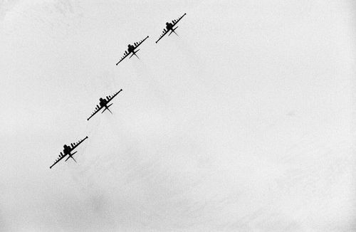 Ngoài Liên Xô, cường kích Su-25 còn phục vụ trong gần 20 quốc gia khác trên thế giới bao gồm cả Triều Tiên. Một chiếc Su-25 có khả năng mang theo 4.4 tấn vũ khí và được trang bị một pháo tự động 2 nòng 23mm. Nguồn ảnh: Sputnik.