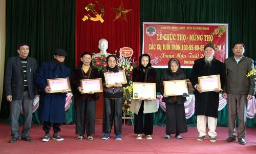 Lễ mừng thọ theo nếp sống mới ở xã Đông Quang