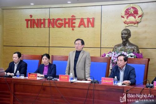 Đồng chí Đinh Viết Hồng - Phó Chủ tịch UBND tỉnh phát biểu tại hội nghị trực tuyến. Ảnh: Xuân Hoàng