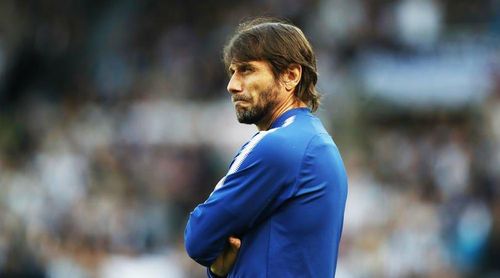Conte luôn cô đơn ở Chelsea.