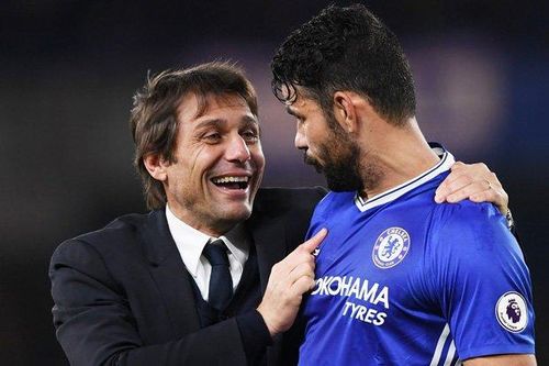 Sự cố với Costa (phải) khiến Conte mất uy tín.