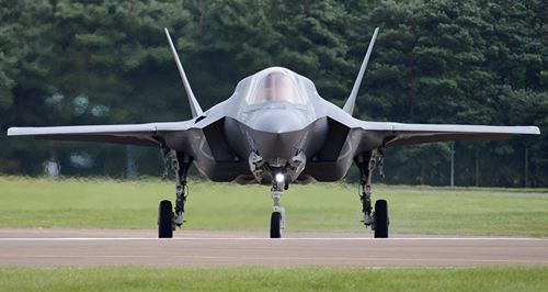“Tàng hình” F-35 gây nhiều tranh cãi.