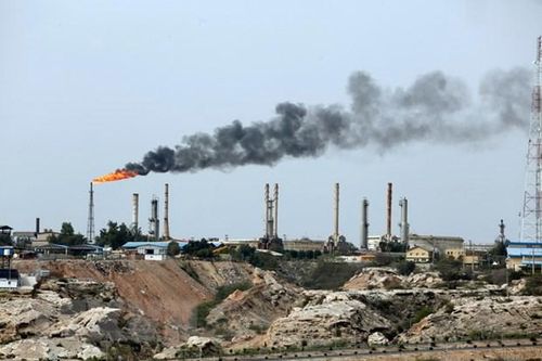 Một cơ sở lọc dầu trên đảo Khark của Iran ở ngoài khơi vùng Vịnh. (Nguồn: AFP/TTXVN)