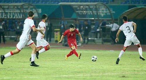 Công Phượng vào sân mang đến sức sống mới cho U23 Việt Nam. Ảnh: LT