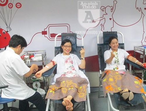 Không đi theo bất kỳ chương trình cụ thể nào, các bác sĩ và nhân viên y tế của Bệnh viện Xanh Pôn tự rủ nhau tới hiến máu tình nguyện