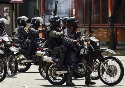 Cảnh sát Venezuela tuần tra tại thủ đô Caracas. (Nguồn: AFP/TTXVN)