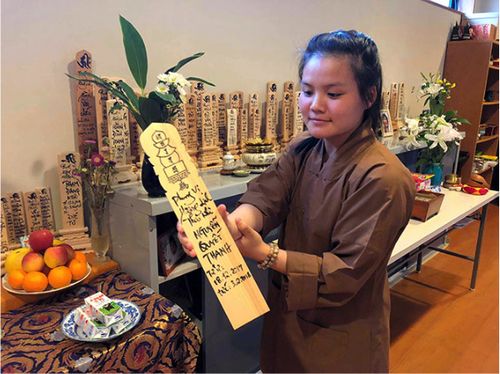 Những tấm bài vị của người Việt chết ở Nhật Bản được đặt ở chùa Nisshinkutsu thuộc khu Minato, Tokyo, Nhật Bản.