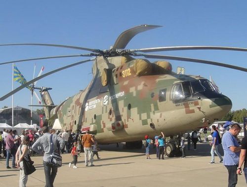 Trực thăng vận tải quân sự khổng lồ Mi-26T2V tại căn cứ không quân Kubinka ngoại ô Matxcơva 