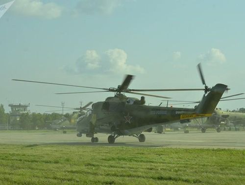  Máy bay trực thăng tấn công-vận tải Mi-24 “Krokodil” chuẩn bị cất cánh tại căn cứ không quân Shagol, Nga hồi tháng 8-2018 