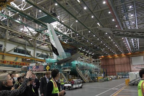 Phần đuôi của một chiếc Boeing 777.