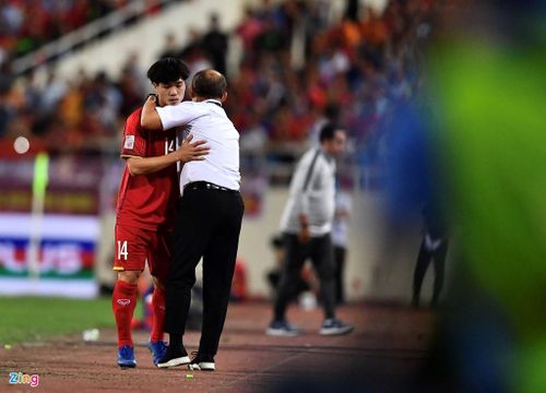 Với chiến thắng 2-0 trước Malaysia, đội tuyển Việt Nam tạm đứng thứ 2 trên bảng xếp hạng sau Myanmar. Đối thủ của thầy trò HLV Park Hang-seo ở trận đấu tới đã có màn lội ngược dòng ấn tượng trước đội tuyển Lào với tỷ số 3-1.