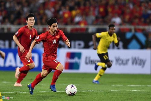 Tiền đạo thuộc biên chế HAGL là người "mở tài khoản" cho đội tuyển Việt Nam tại AFF Cup 2018 trong trận đấu gặp đội tuyển Lào. Công Phượng đã có màn ra mắt tương đối ấn tượng khi liên tục làm khổ hàng thủ đội bạn.
