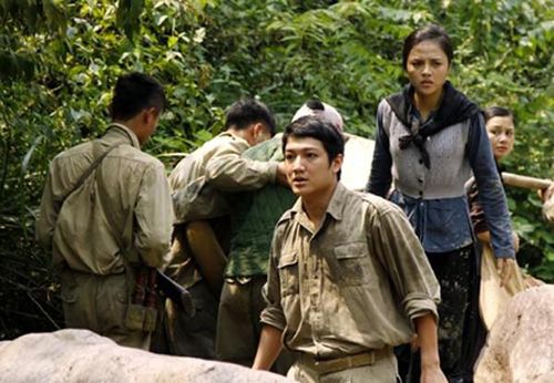 Bộ phim "Sống cùng lịch sử" làm ra nhưng không biết chiếu ở đâu