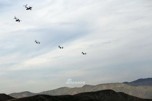 Tầm hoạt động của V-22 Osprey cũng rất ấn tượng, lên tới 690 km, khiến nó trở thành phương tiện cực kỳ phù hợp cho cả nhiệm vụ quân sự lẫn cứu trợ nhân đạo.