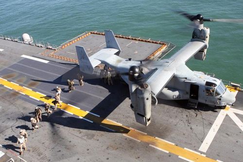 Cấu hình cánh quạt lật độc đáo của V-22 Osprey có rất nhiều nét tương đồng với động cơ có khả năng quay xuống dưới của tiêm kích tàng hình F-35B - phiên bản dành cho Thủy quân Lục chiến.