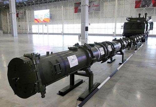  Tên lửa 9M729 có thể mang đầu đạn thường có sức công phá lớn hoặc đầu đạn hạt nhân. Chúng được trang bị một hệ thống điều khiển giúp đạt độ chính xác cao hơn. 