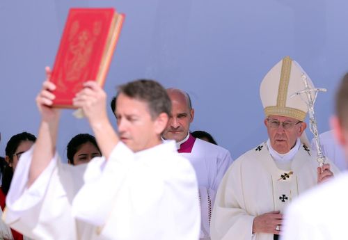 "Chúa ở bên những người tìm kiếm hòa bình", Giáo hoàng phát biểu vào ngày 4/2. Ảnh: Reuters.