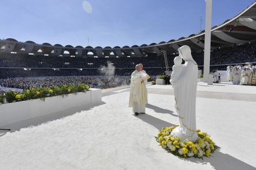 Trước đó vào ngày 4/2, Giáo hoàng Francis đã kêu gọi các lãnh đạo Cơ đốc giáo và Hồi giáo hợp tác thúc đẩy hòa bình, chống lại chiến tranh. Ảnh: Reuters.