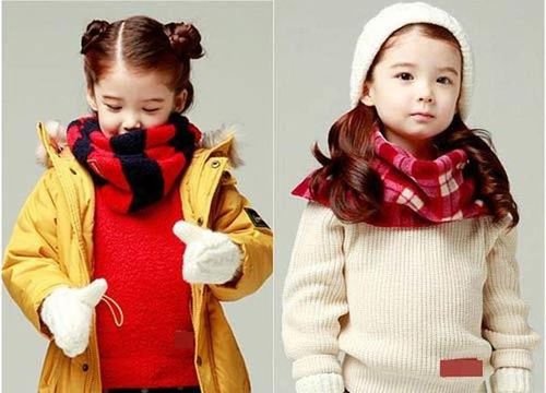 Tùy vào điều kiện thời tiết mà bạn chọn quần áo mặc cho bé. 