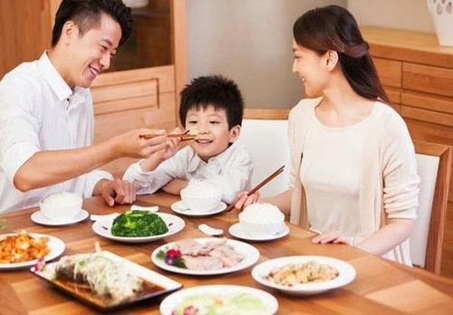 Để tăng cường hệ miễn dịch tốt nhất, bố mẹ cần bổ sung đầy đủ chất dinh dưỡng cho trẻ.