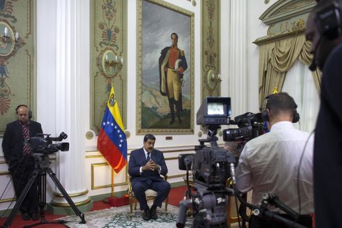 Tổng thống Venezuela Maduro trả lời phỏng vấn AP ngày 14/2. Ảnh: AP