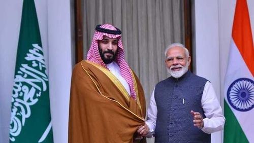 Thủ tướng Ấn Độ Narendra Modi (phải) và Thái tử Saudi Arabia Mohammed Bin Salman. (Nguồn: livemint.com)