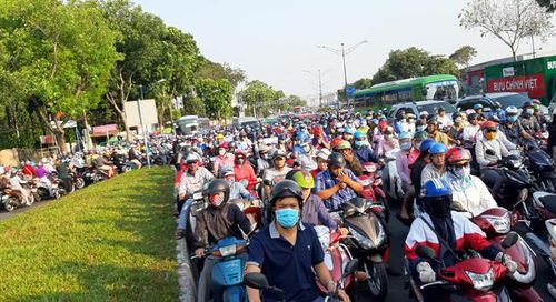 Hàng nghìn phương tiện nối đuôi nhau tại mũi tàu đường Trường Chinh - Cộng Hòa (ảnh chụp sáng 28/2/2019). Ảnh: Mạnh Linh/Báo Tin tức