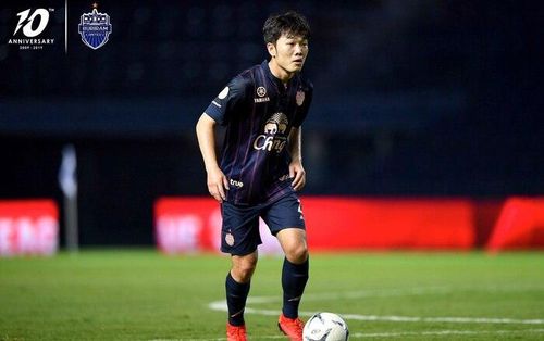 Các CĐV Việt Nam khuyên Xuân Trường nên quay trở lại V.League thi đấu.