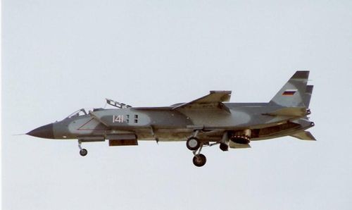  Yak-141 được thiết kế với khả năng cất và hạ cánh thẳng đứng. Điều mà chưa có một máy bay nào của Mỹ làm được cho tới khi xuất hiện F-35B gần đây. 