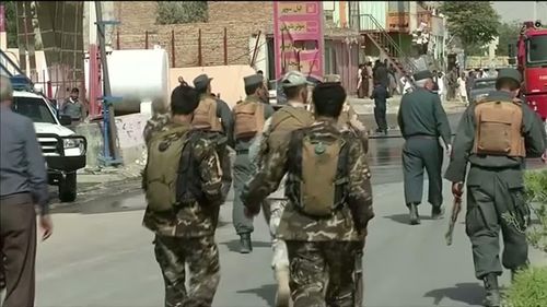100 binh sĩ Afghanistan đã phải vượt biên sang Turkmenistan sau khi bị phiến quân nổi dậy Taliban tấn công