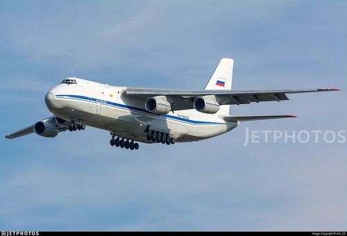 Hôm qua ngày 24/3, một tốp máy bay vận tải của Không quân Nga gồm một chiếc An-124-100 cùng một chiếc Il-62M đã hạ cánh xuống thủ đô Caracas của Venezuela.