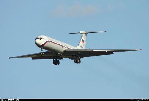 Bên trong chiếc Il-62M là 100 quân nhân Nga, một số nguồn tin còn khẳng định rằng Tham mưu trưởng Lục quân Nga - Đại tướng Vasily Tonkoshkurov đã đích thân tới Caracas cùng tốp lính trên.