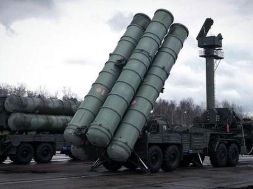 Theo thông báo từ Moskva, việc làm chủ một tổ hợp vũ khí tối tân như S-300PM là không hề đơn giản, các kíp trắc thủ Syria sẽ phải trải qua khóa huấn luyện kéo dài 3 tháng, dự kiến hoàn thành vào tháng 12/2018.