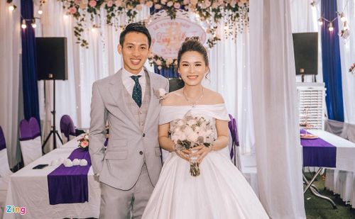 Cô dâu Triệu Mộc Trinh là mối tình đầu của tiền vệ sinh năm 1993. Trước ngày cưới, Hùng Dũng thổ lộ: "Là mối tình đầu của ai đó thật tuyệt. Nhưng nếu là mối tình cuối của họ thì càng tuyệt vời hơn".