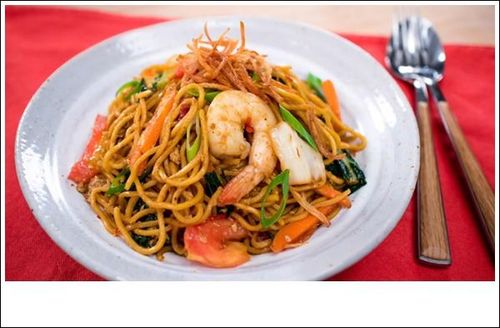 Món ăn nhẹ với mỳ xào tôm thơm ngon (Nguồn: hot-thai-kitchen)