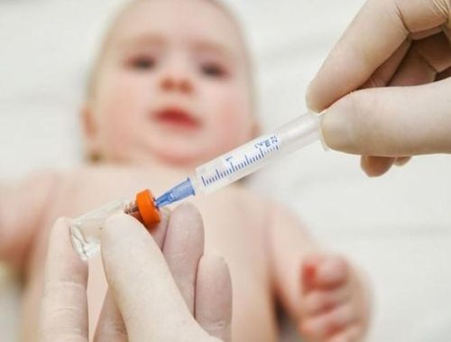  Tiêm phòng vắcxin: Cha mẹ nên cho trẻ tiêm phòng cúm, sởi, thủy đậu, viêm não Nhật Bản, viêm phổi do phế cầu, tiêu chảy do virus rota... đủ mũi và đúng lịch để phòng bệnh. Phụ nữ có ý định mang bầu trong hè này nên tiêm phòng cúm, sởi, quai bị, rubella, uốn ván... nhằm hạn chế nguy cơ dị tật thai nhi 