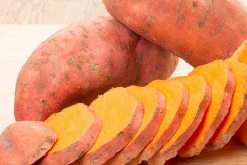 Khoai lang:Khoai lang là một trong những món ăn giàu vitamin, protein và chất xơ, rất tốt cho đường tiêu hóa, huyết áp, hỗ trợ giảm cân, và đặc biệt là dưỡng trắng và trị sẹo thâm cực kỳ hiệu quả.